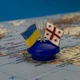 Значок Dobroznak Прапори України/Грузії (6094) - изображение 1