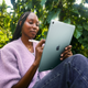 Tablet Apple iPad Air 13" M3 2025 Wi-Fi + Cellular 256GB Starlight (MCJ74) - obraz 8