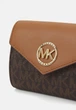 Женский кошелёк MICHAEL MICHAEL KORS GREENWICH TRIFOLD - Wallet Brown / Acorn 34S1GNME6B (95730) - изображение 4
