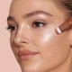 Кремовий Хайлайтер Charlotte Tilbury Beauty Light Wand, Spotlight, 12 мл - изображение 4