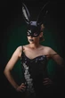 Маска кролика PlayBoy RESTEQ 36 см — черная глянцевая костюмная маска для вечеринок, косплея и Хэллоуина - изображение 2
