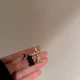 Сережки ведмедика RESTEQ - стильні сережки у формі ведмежат, чорного та золотого кольору, оригінальна прикраса для жінок та дівчат - зображення 3