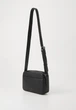 Чоловіча сумка кросс-боді через плече KARL LAGERFELD Plak Perforated Crossbody Crossbody Bag BLACK A1M30010999 (106332) - зображення 2
