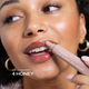 Balsam do ust Lumene Lip Glow z olejkiem 4 Honey 10 ml (6412600863741) - obraz 4