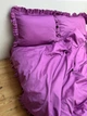 Комплект постільної білизни Cozy з рюшами ягідний Півтораспальний 150*200 см, простирадло 180*240 без резинки - зображення 4