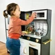 Детская деревянная кухня KRUZZEL CP22116, большой игровой набор со светом, звуком и посудой, черная - изображение 2