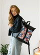 Женский городской рюкзак RollTop Sambag One Flowers для ноутбука до 16–17 дюймов из экокожи, черный с цветочным принтом 60566 - изображение 9
