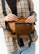 Велика жіноча поясна сумка бананка з натуральної шкіри SAMBAG Коричнева (1016038721) - зображення 8