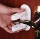 Дитячий обмежувач дверей Dooa Door Lever Lock Блокатор на віконні та дверні ручки (63861) - зображення 4
