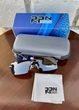 Модные мужские солнцезащитные очки 2025 polarized SMB солнечные защитные UV400 поляризационные антибликовые для рыбалки отдыха авто polaroid от солнца стильные квадратные окуляры полароид черная оправа дымчатые линзы твердый чехол в комплекте - изображение 3