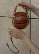 Женская коричневая круглая сумка BASKETBALL мяч на цепочке - изображение 2