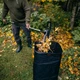 Лопата-грабли для листьев Fiskars Ergonomic (1077116) - изображение 6