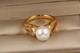 Кольцо Xuping Jewelry перо с жемчугом р 18 золотистое - изображение 1