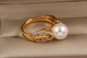 Кольцо Xuping Jewelry перо с жемчугом р 18 золотистое - изображение 2