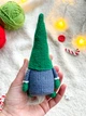 Новогодний вязаный гном – игрушка амигурумы для рождественского декора. Рождественский гном. Рождественские иг - изображение 10