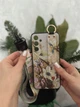 Силиконовый чехол для Samsung S24 с ремешком-подставкой и на шею Цветы на бежевом - изображение 4