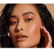 Хайлайтер NudeStix Mini Nudies Glow All Over Face Highlight in Bubbly Bebe 1,8 гр - изображение 2