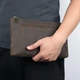 Красивая барсетка мужская в коже Crazy horse Vintage коричневая с молнией и съемным ремешком на запястье 59375 - изображение 3