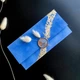Конверт оксамитовий під гроші розмір 16,6 х 8 см з печаткою поталлю та декором на магнітній застібці яскраво-голубого кольору - зображення 1