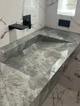 Раковина серая из глянцевого керамогранита 1200×500×150 мм, прямоугольная, индивидуальные размеры, подвесная/накладная - изображение 3