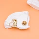 Брошь-значок женская BROCHE бижутерия Медицина Малыш в ладонях золотистая BRGV112782 - изображение 5