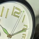 Настенные часы Бесшумные (25 см) Ph-03-W QUARTZ черные - изображение 6