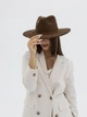 Шляпа федора с полями 9 см D.Hats с цепью цвет коричневый - изображение 7