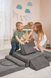 Sofa modułowa EcoToys dla dzieci duża 2-osobowa DIY 10 miękkich poduch tkanina szenilowa Szara (5905817007530) - obraz 11