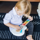Іграшка музична Baby Einstein Гітара Magic Touch (12396) (074451123960) - зображення 5