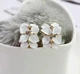 Сережки Primo Glory у формі квітів з білими пелюстками та кристалами – Gold&White - зображення 7