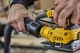 Шліфмашина вібраційна DeWALT, 230 Вт, 14000 об/мин, 108х115 мм, амплітуда 1.6 мм, вага 1.28 кг (DWE6411) - изображение 3