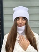 Женская базовая молодежная шапка-лопата белая - изображение 3