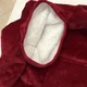 Плед толстовка с капюшоном плюшевый Huggle Hoodie красный теплый мягкий худи с карманом на флисе 80х100 см - изображение 4