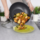 Patelnia Wok Orion Grande granitowa ze szklaną pokrywką 32 cm (8592381153151) - obraz 4
