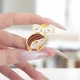 Брошь-значок BROCHE бижутерия Животные Ёжик с ромашкой коричневая BRGV115090 - изображение 4