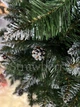 Искусственная заснеженная елка Гранделла высотой 1.8 м из ПВХ, роскошная новогодняя елка с густыми ветками, шишками и пластиковой подставкой для дома Зеленый - изображение 6
