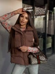 Жилетка демисезонная женская коричневого цвета 39373 48/50 - изображение 2