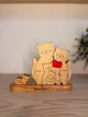 Семейный пазл фигурки Кошки из дерева с именами персонализированный подарочный сувенир для семьи и элемент декора интерьера - изображение 2