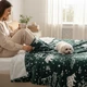 Мягкий теплый плед покрывало ARDESTO Christmas Flannel 160x200 см рождественский принт из 100% полиэстера плед для спальни детской и пикника Зеленый с рождественским принтом Елки - изображение 4