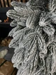 Искусственная литая заснеженная елка Арктик Люкс высотой 1.5 м пышная долговечная новогодняя елка с густыми ветками и металлической подставкой для дома Зеленый - изображение 4