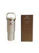 Термокружка Stanley The IceFlow™ Flip Straw Tumbler 30 oz 887 мл молочна - изображение 1