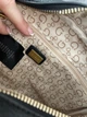 Женская сумка Guess 117 кросс-боди серая - изображение 5