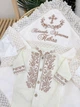 Крестильный набор для мальчика Family Tradition велюровая махра муслин с вышивкой и кружевом айвори Веночек Таинства Крещения - изображение 3