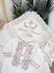 Крестильный набор для мальчика Family Tradition муслин с вышивкой и кружевом светло-кремовый Храни тебя Господь - изображение 3