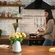 Ваза для квітів MBM HOME пластикова 20 см DH-FLOWERS-04 WHITE Біла - зображення 5