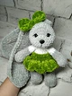М'яка іграшка ручної роботи в'язана амігурумі Hand Made Зайчик в сукні з плюшу 23 см 202-68-2 - зображення 3