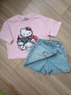 Костюм для девочки Boyboy с принтом Hello Kitty, футболка и джинсовая юбка-шорты, рост 104 см - изображение 4
