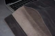 Чехол для ноутбука из винтажной кожи INCARNE Line для MacBook Air 13" 2016-2025 Серый - изображение 3
