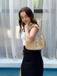 Сумка багет з жатою ручкою бежевого кольору - зображення 2