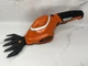 Б/У Аккумуляторные садовые ножницы-кусторез BLACK+DECKER GSL700KIT 7.2V Li-Ion, нож 15 см, ветки до 8 мм - изображение 2